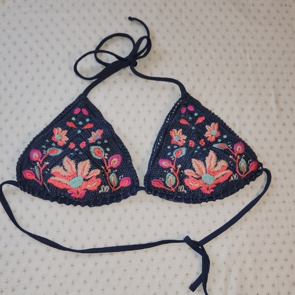 Xhilaration Floral Crochet  Embroidered Bikini Top sz XL